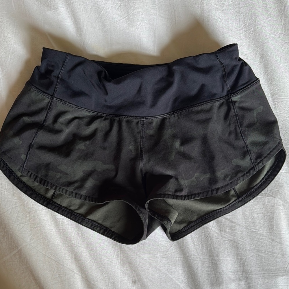 Lululemon Athletica Black and Green Athletic Shorts Moisture-Wicking Performance